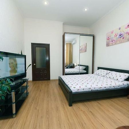 Apartment On Saksahanskoho Street Kiev Dış mekan fotoğraf