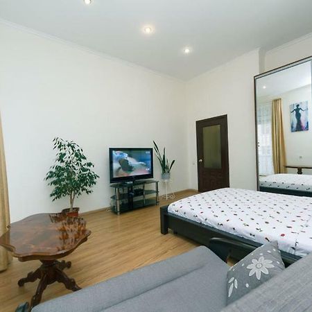 Apartment On Saksahanskoho Street Kiev Dış mekan fotoğraf