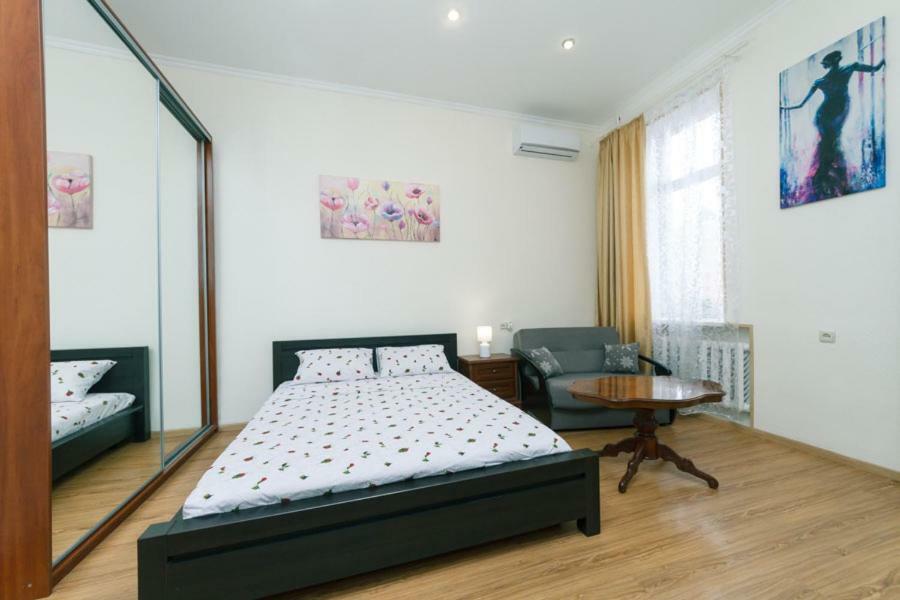 Apartment On Saksahanskoho Street Kiev Dış mekan fotoğraf